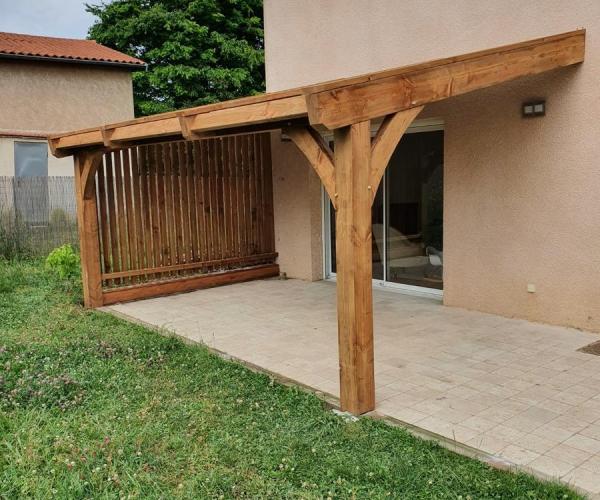 Pergola adossée à persienne