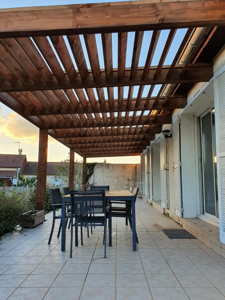 Pergola Persiennes à Toussieu (69)