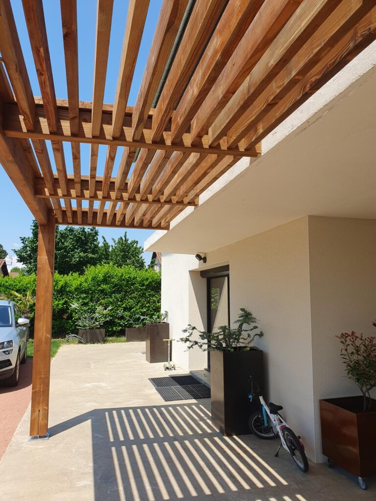 Pergola à persienne