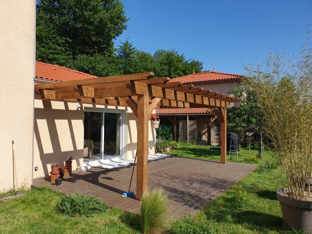 Réalisation d'une pergola traditionnelle à Montluel (01)